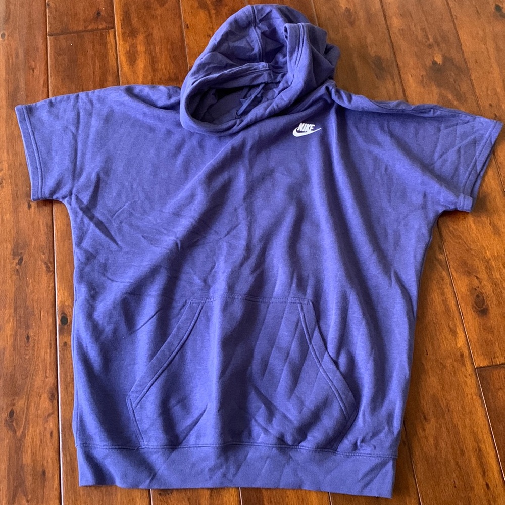 Nike women’s shirt sleeve hoodie. Size med. Purple/blue color. Great condition